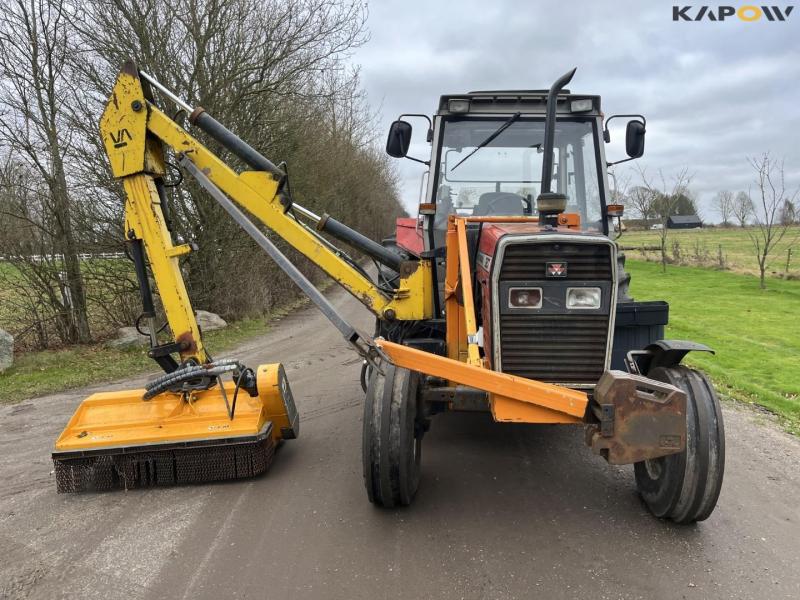 Massey Ferguson 390 traktor med armklipper 2
