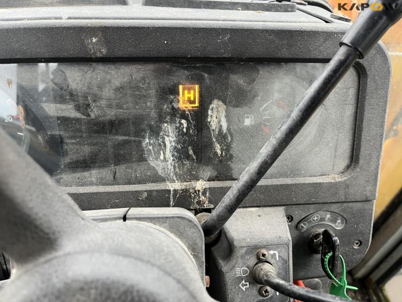 Massey Ferguson 390 traktor med armklipper 46