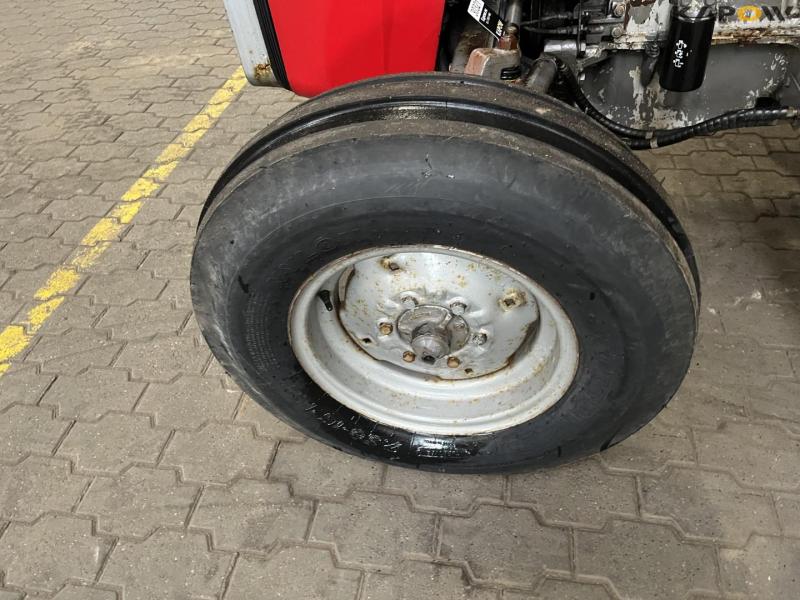 Massey ferguson 550 traktor 10