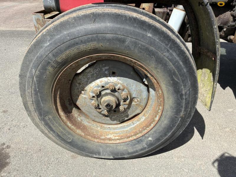 Massey Ferguson 590 traktor 13