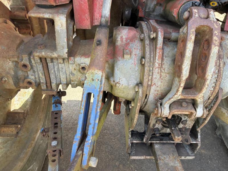 Massey Ferguson 590 traktor 37
