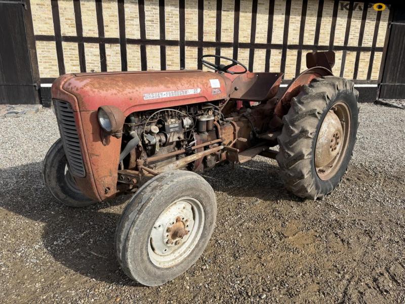 Massey Ferguson 835 traktor 1