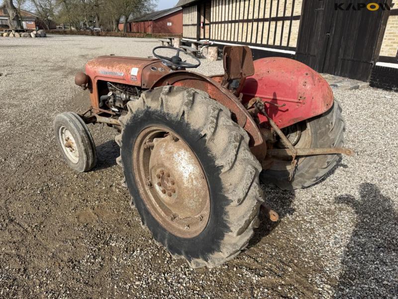 Massey Ferguson 835 traktor 7