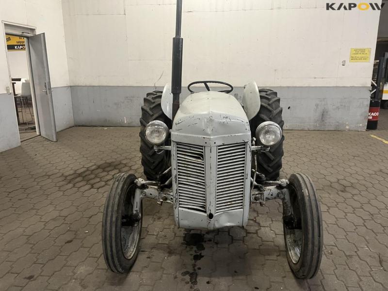 Massey Ferguson MF26 benzin traktor 2