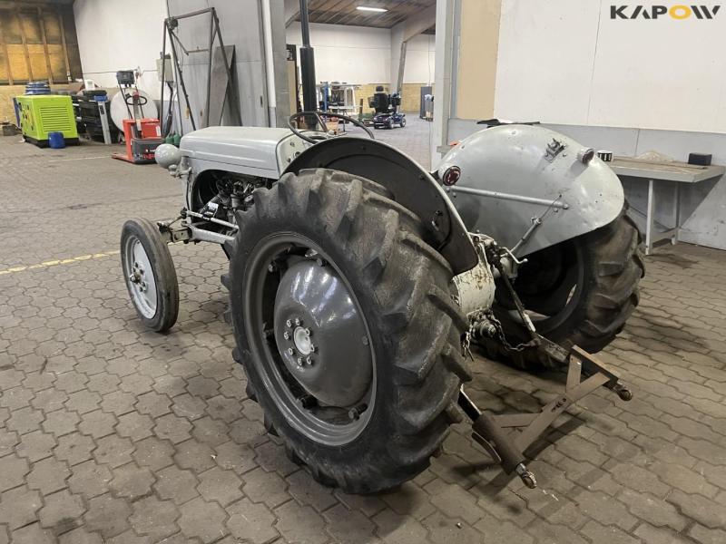 Massey Ferguson MF26 benzin traktor 7