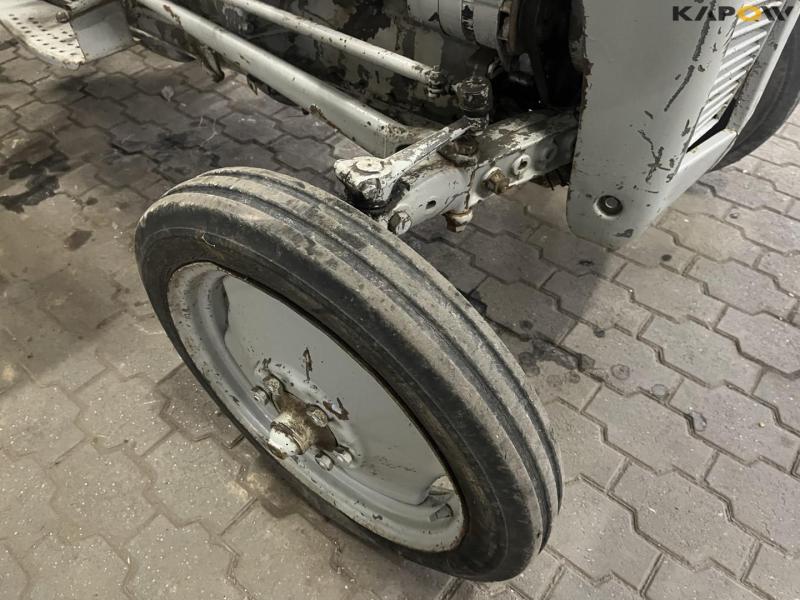 Massey Ferguson MF26 benzin traktor 15