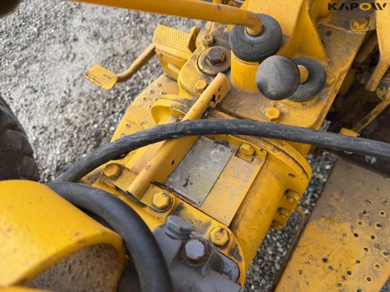 Massey Ferguson traktor med kran 23