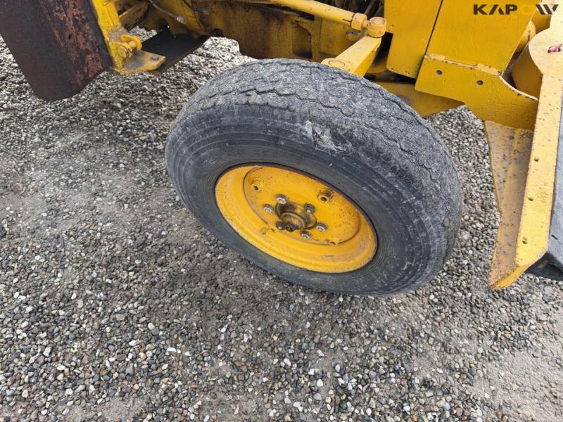 Massey Ferguson traktor med kran 49