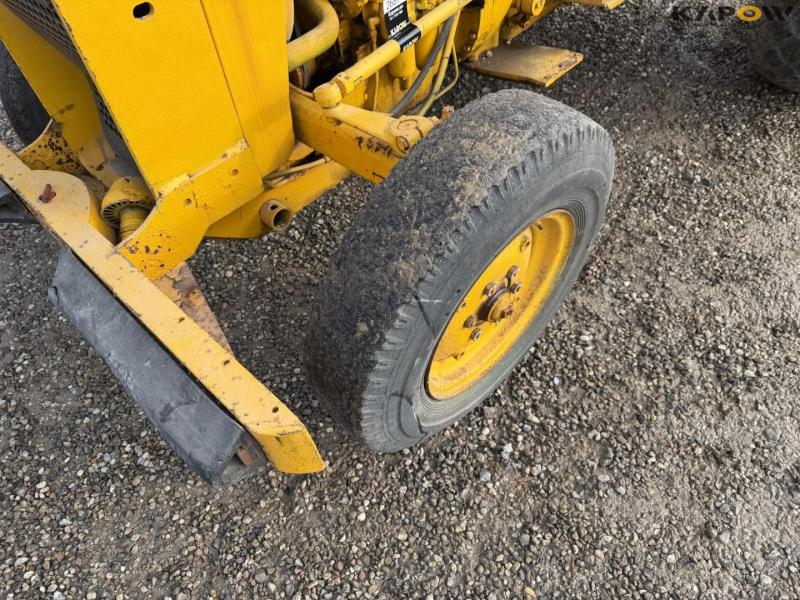 Massey Ferguson traktor med kran 50
