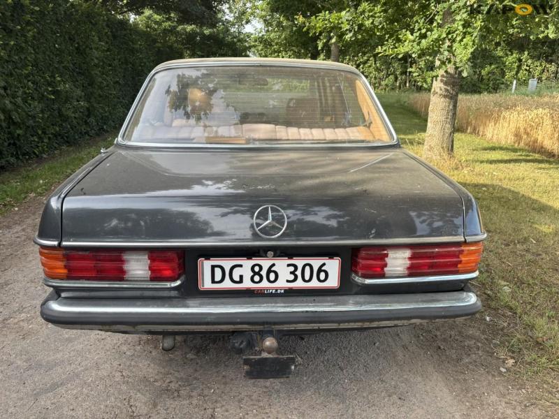 Mercedes-Benz 240D W123 6