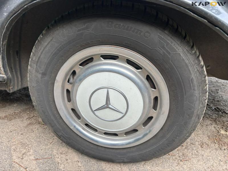 Mercedes-Benz 240D W123 38