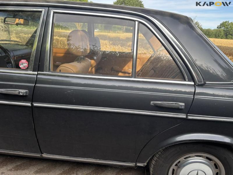 Mercedes-Benz 240D W123 41
