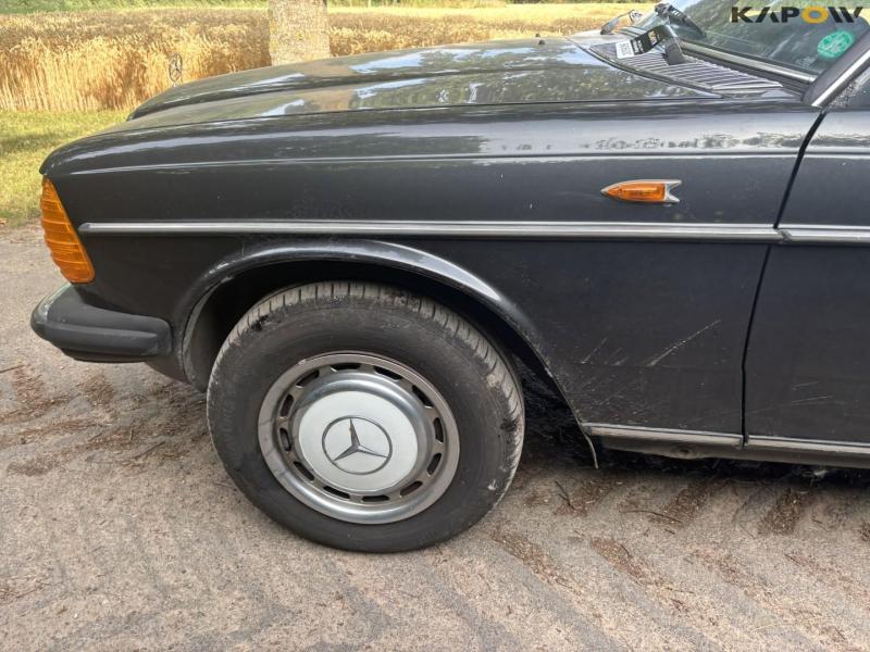 Mercedes-Benz 240D W123 48