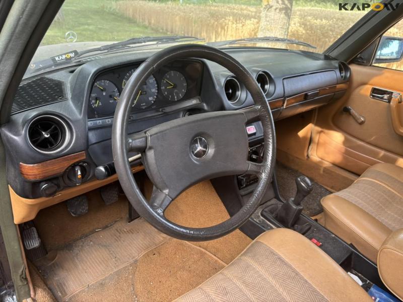 Mercedes-Benz 240D W123 61