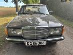 Mercedes-Benz 240D W123 2