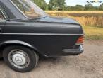 Mercedes-Benz 240D W123 36