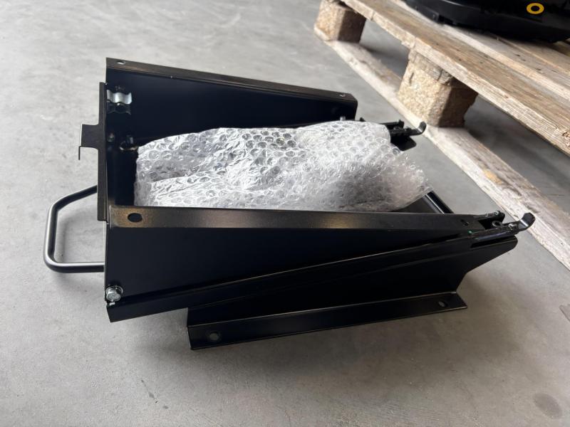 Milsco sæde med armlæn 2 stk. og konsol - Nye 37