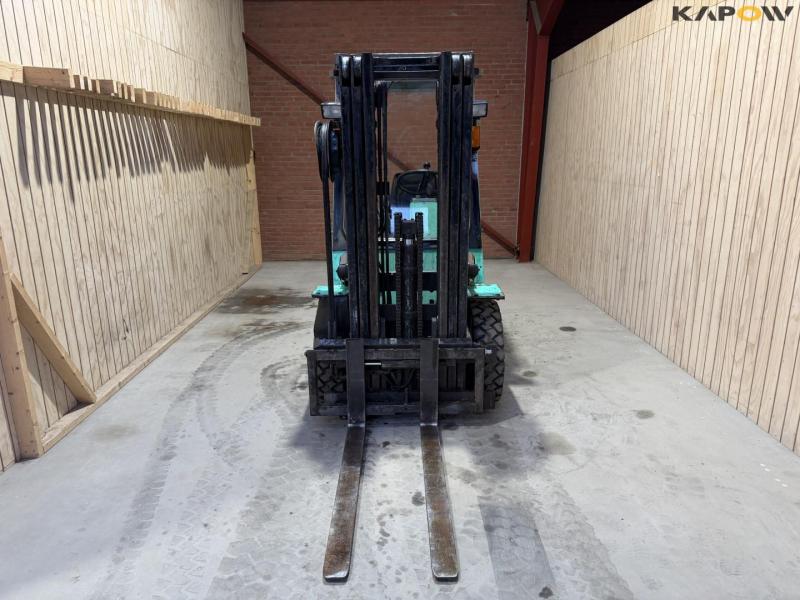 Mitsubishi FD25 truck 2