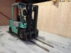 Mitsubishi FD25 truck 3