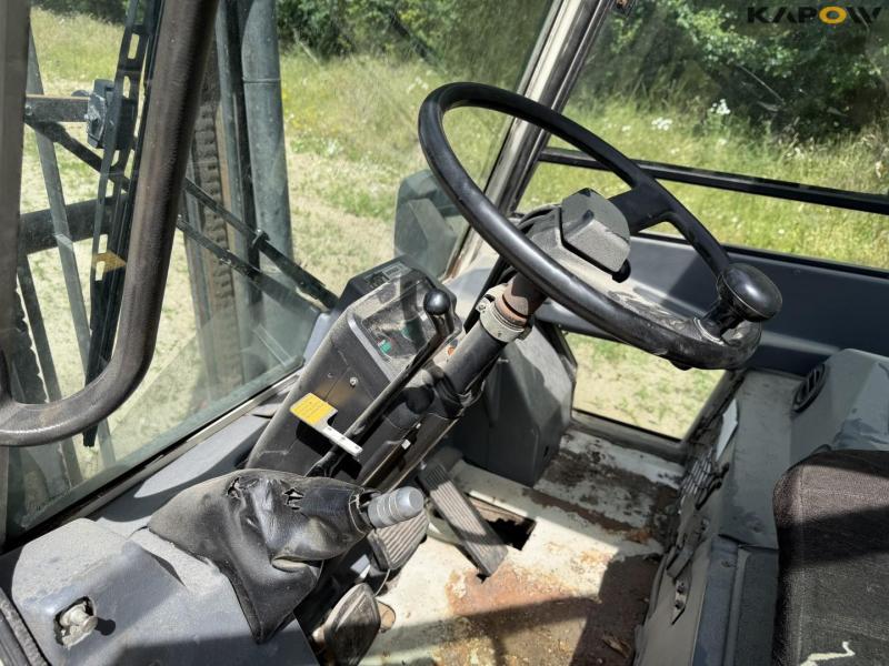 Mitsubishi FD35 truck 28