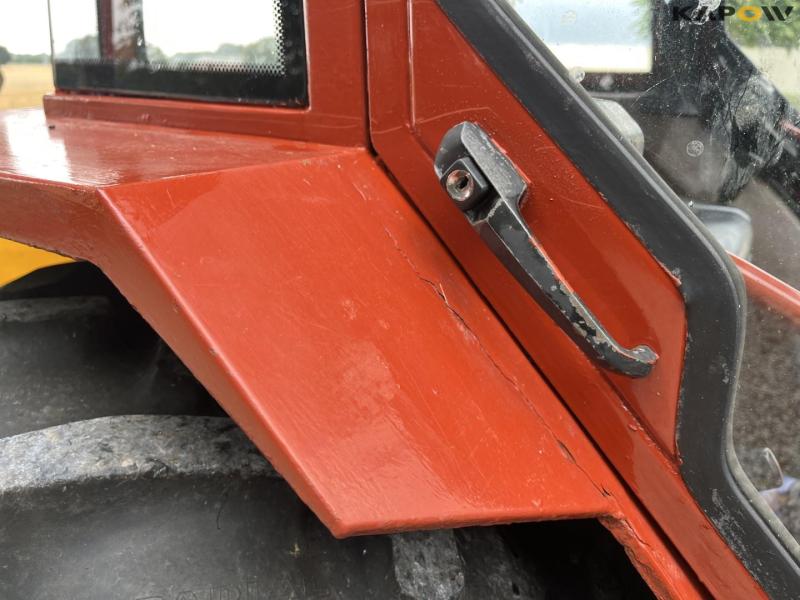 New Holland 45-66S kompakttraktor med fejekost og saltspreder 20
