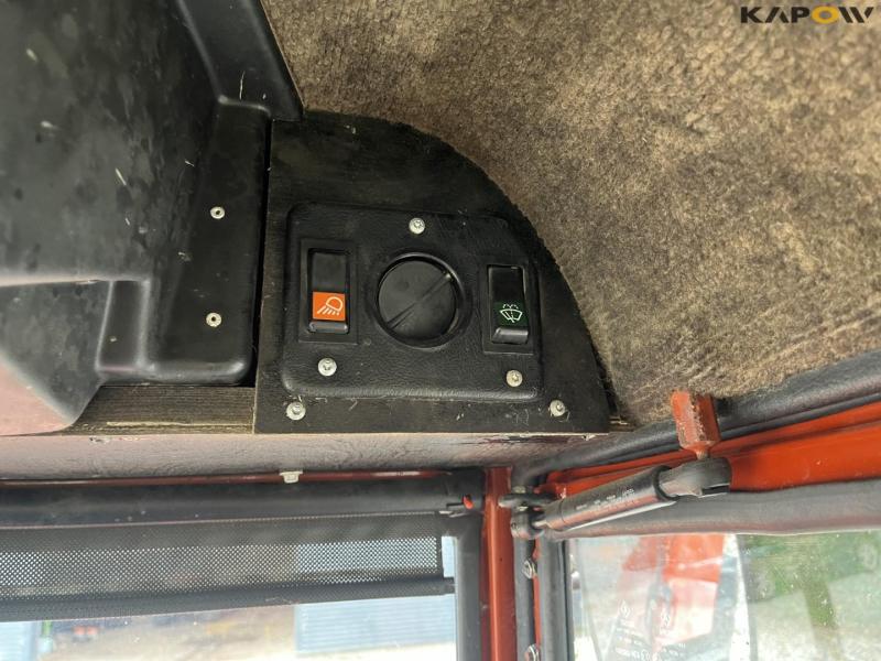 New Holland 45-66S kompakttraktor med fejekost og saltspreder 36