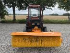 New Holland 45-66S kompakttraktor med fejekost og saltspreder 2