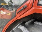New Holland 45-66S kompakttraktor med fejekost og saltspreder 28