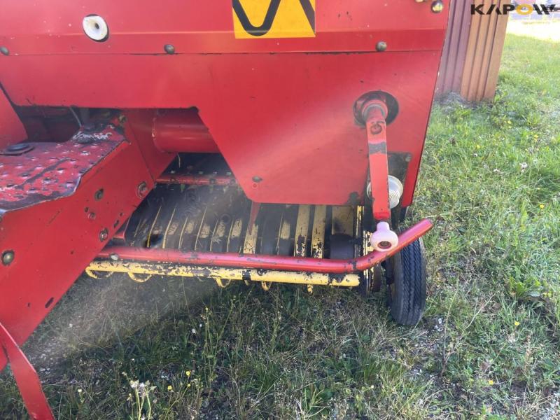 New Holland 658 rundballepresser 11
