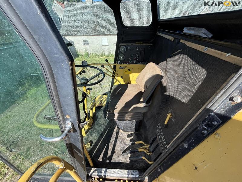 New Holland 8030 mejetærsker med snitter 62
