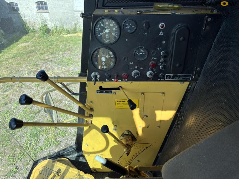New Holland 8030 mejetærsker med snitter 66