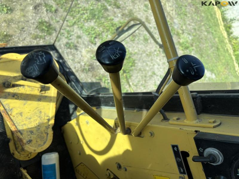 New Holland 8030 mejetærsker med snitter 74