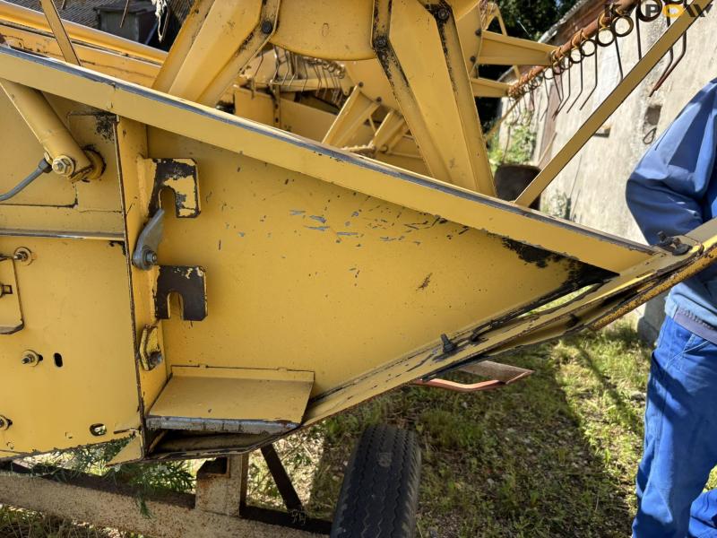 New Holland 8030 mejetærsker med snitter 116