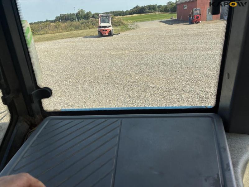 New Holland 8240 traktor 75