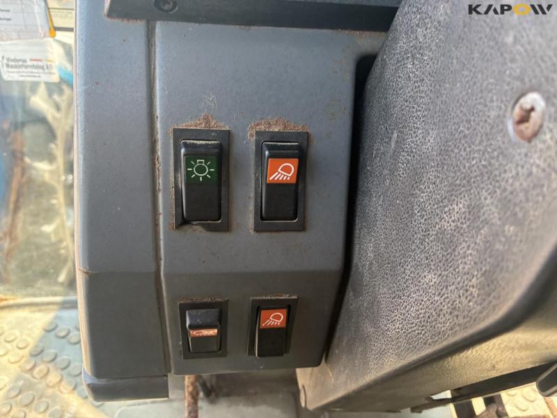 New Holland 8240 traktor 84