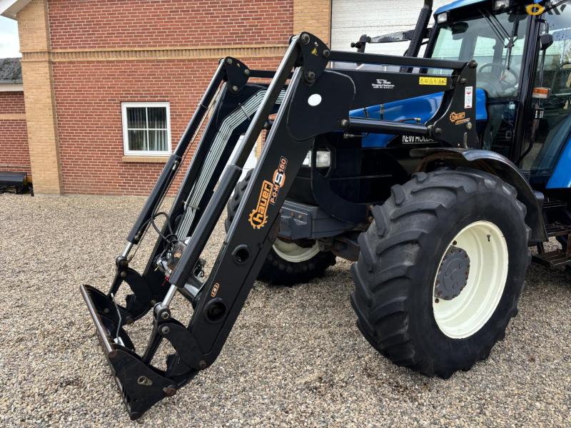 New Holland 8560 traktor med Hauer P-O-M S150 frontlæsser 10
