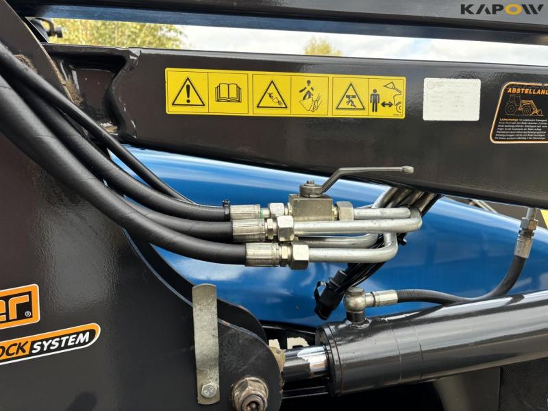 New Holland 8560 traktor med Hauer P-O-M S150 frontlæsser 22