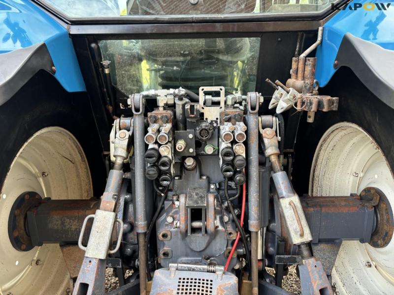 New Holland 8560 traktor med Hauer P-O-M S150 frontlæsser 32