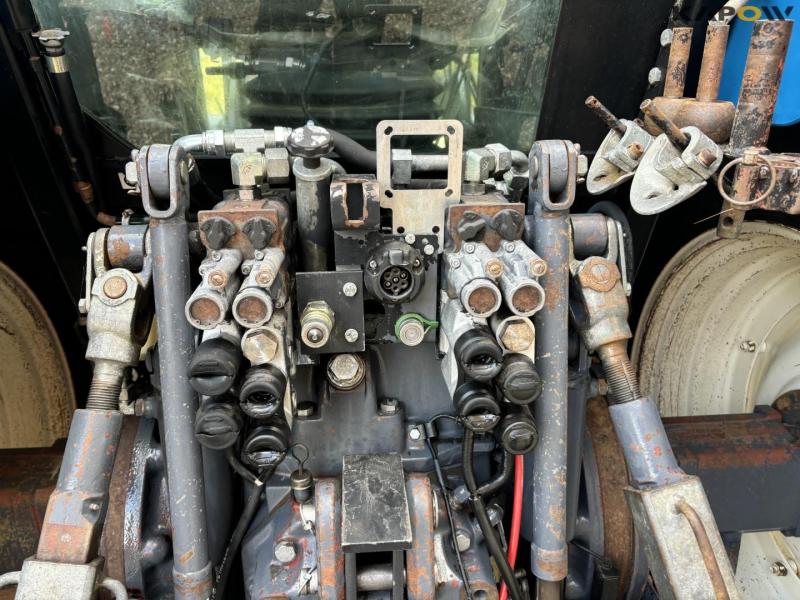 New Holland 8560 traktor med Hauer P-O-M S150 frontlæsser 36