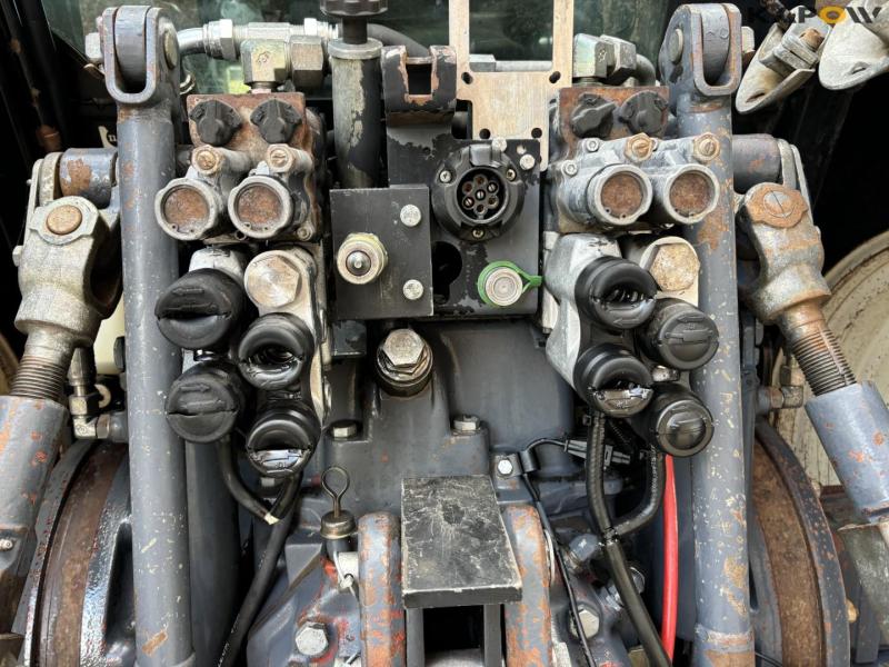 New Holland 8560 traktor med Hauer P-O-M S150 frontlæsser 37