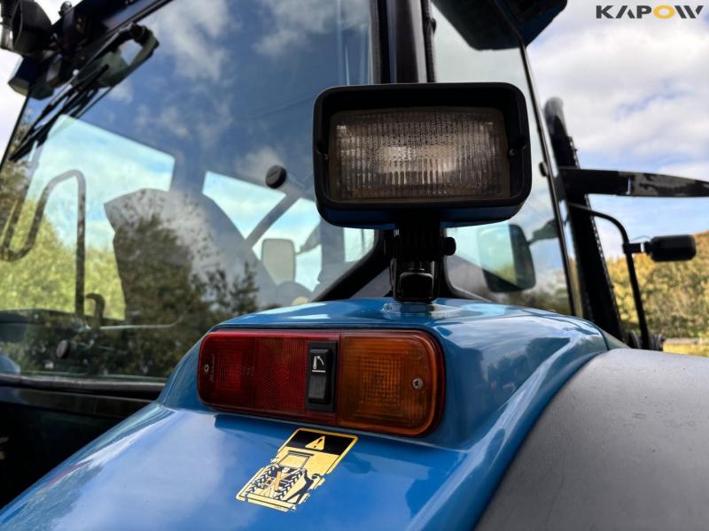 New Holland 8560 traktor med Hauer P-O-M S150 frontlæsser 46