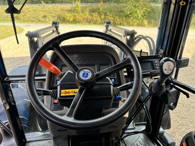 New Holland 8560 traktor med Hauer P-O-M S150 frontlæsser 50