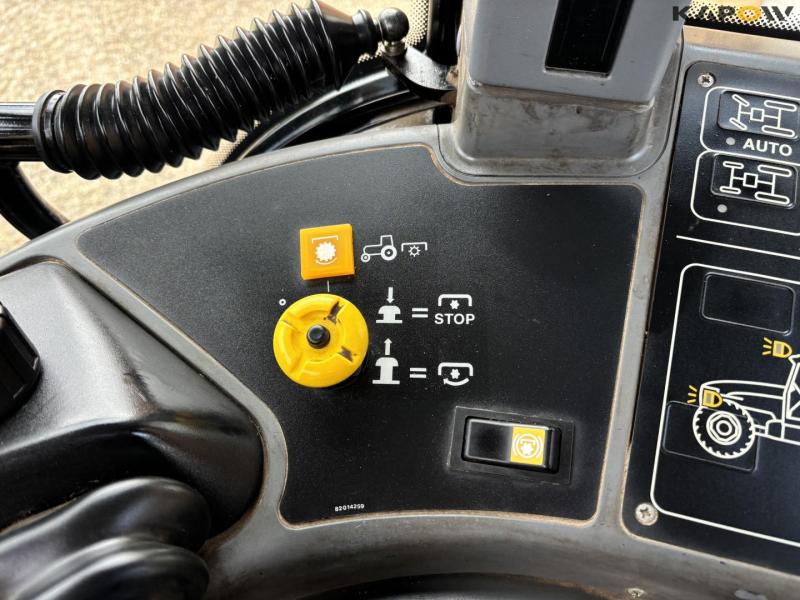 New Holland 8560 traktor med Hauer P-O-M S150 frontlæsser 58