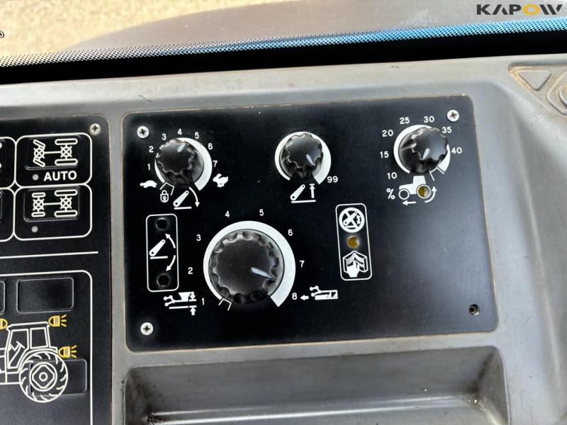 New Holland 8560 traktor med Hauer P-O-M S150 frontlæsser 61