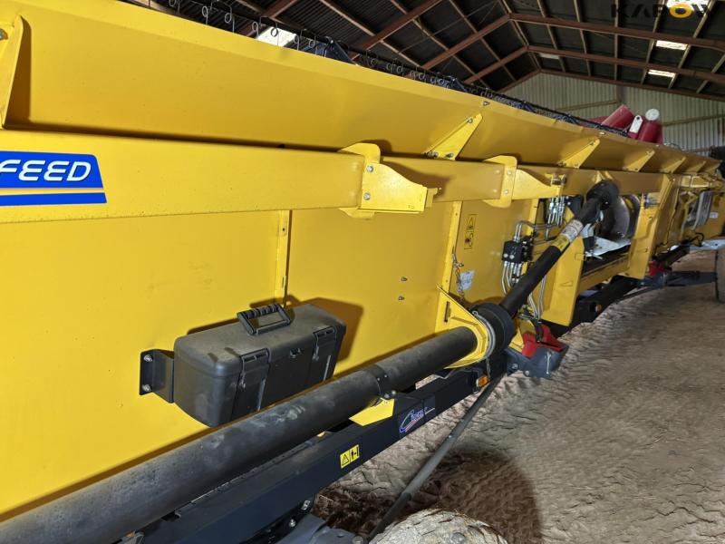 New Holland 9.80 mejetærsker 35 fod 129