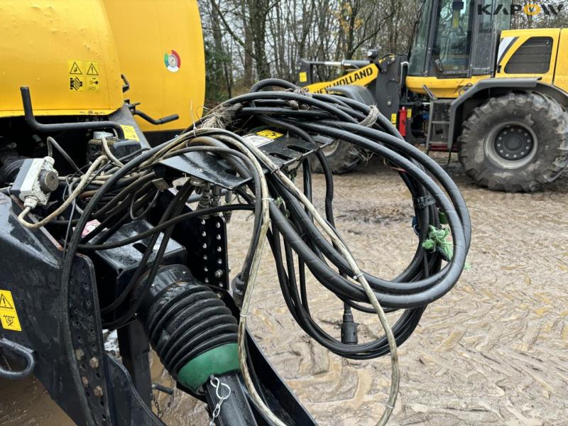 New Holland BB9080 presser 11