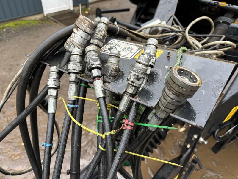 New Holland BB9080 presser 13