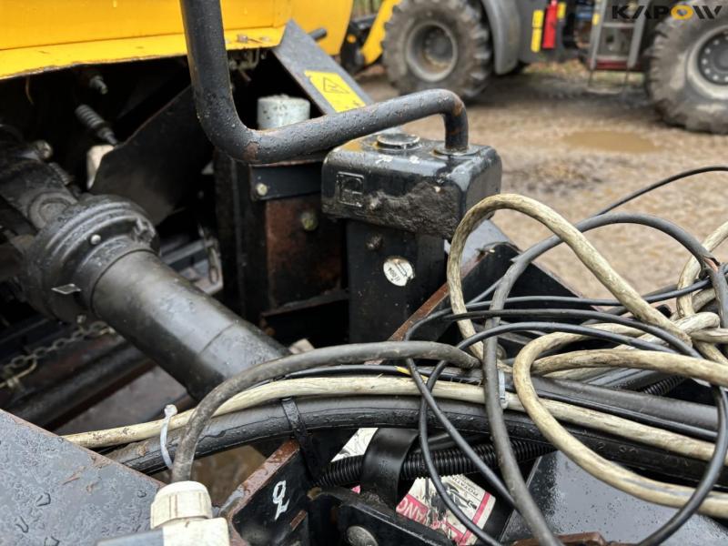 New Holland BB9080 presser 17