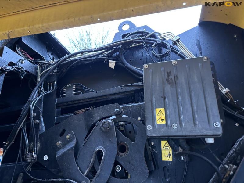 New Holland BB9080 presser 23