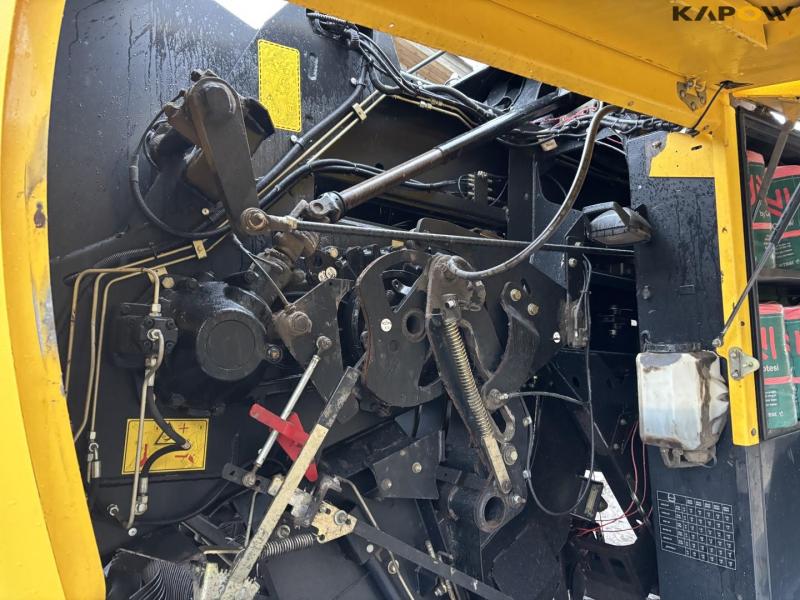 New Holland BB9080 presser 28